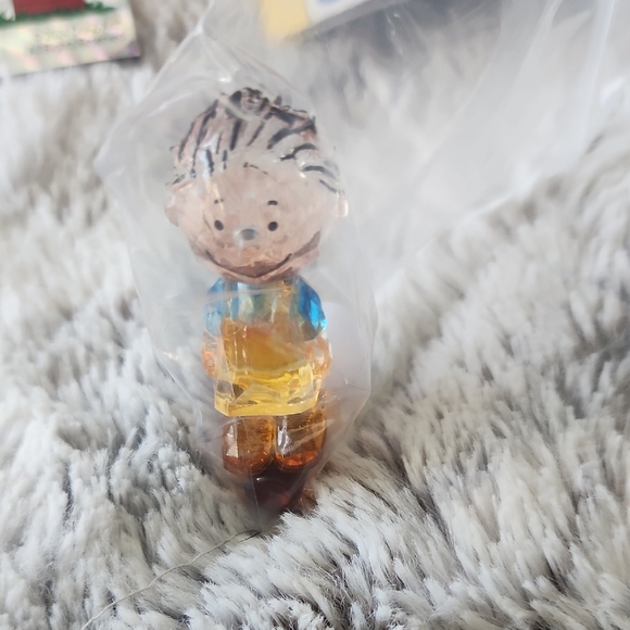 Peanuts Crystal Surprise Toy House - Red and Yellow - Picture 4 of 9